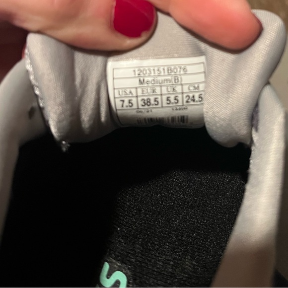 NWOT Women’s Brooks Ariel Running shoes 7.5 - Picture 4 of 6